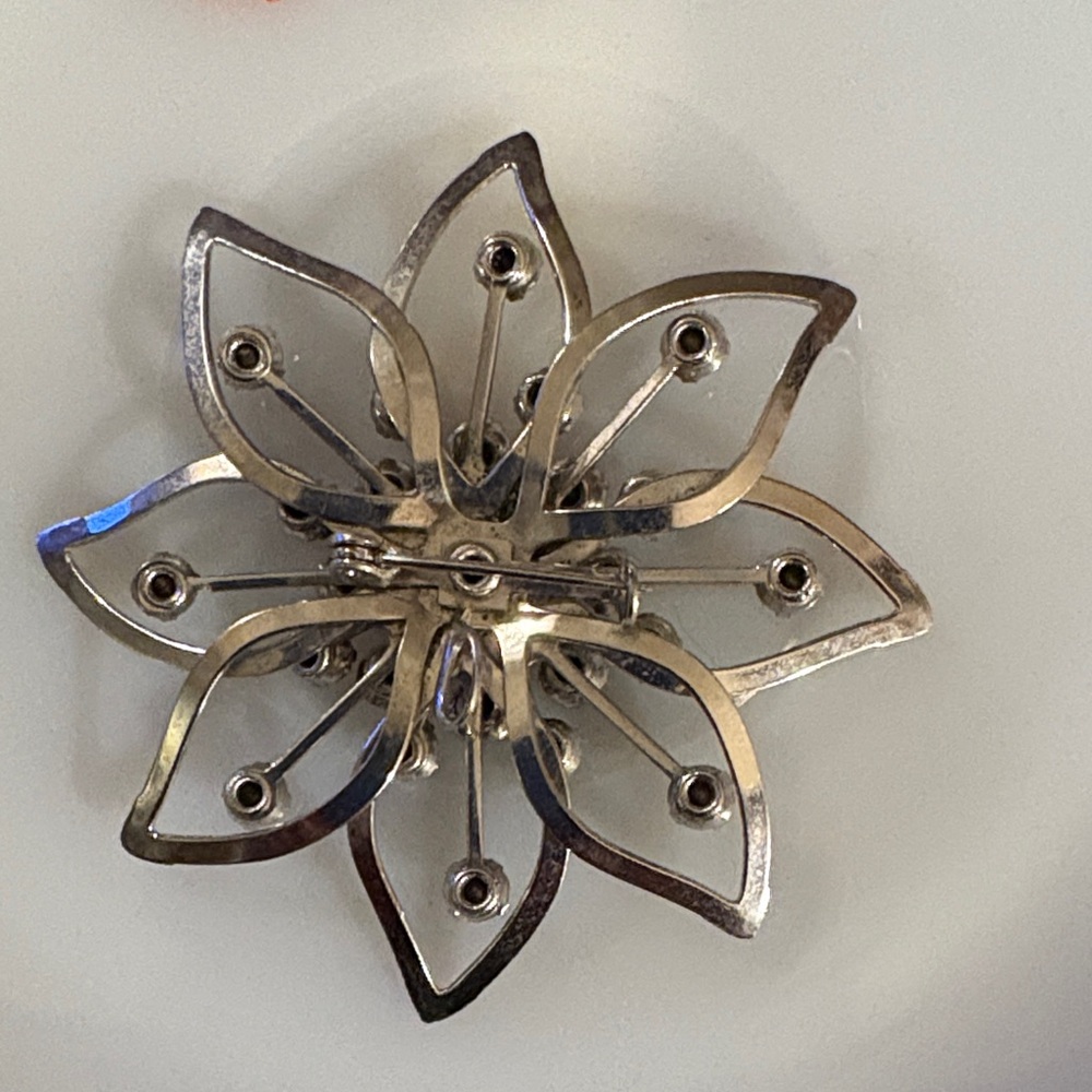 Source Unknown Blue and Silver Floral Brooch - Picture 2 of 2